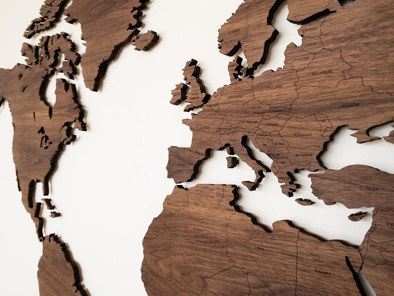 Sieninis medinis pasaulio žemėlapis su valstybemis, medinis paveikslasRiešutas