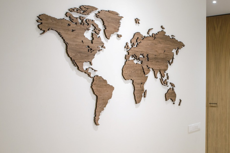Wooden world map Walnut- Weltkarte Holz Nussbaum - Medinis pasaulio žemėlapis